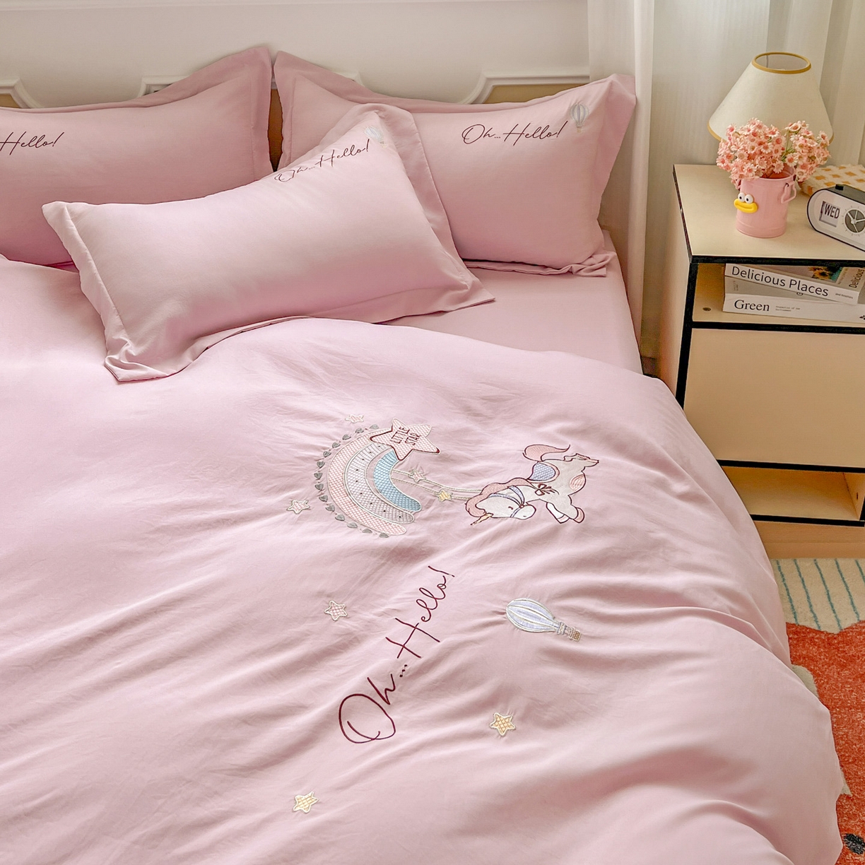 91家纺网 家纺一手货源 找家纺 文黛家居 2025新款高克重水洗棉绣花四件套-彩虹牧马 彩虹牧马-粉