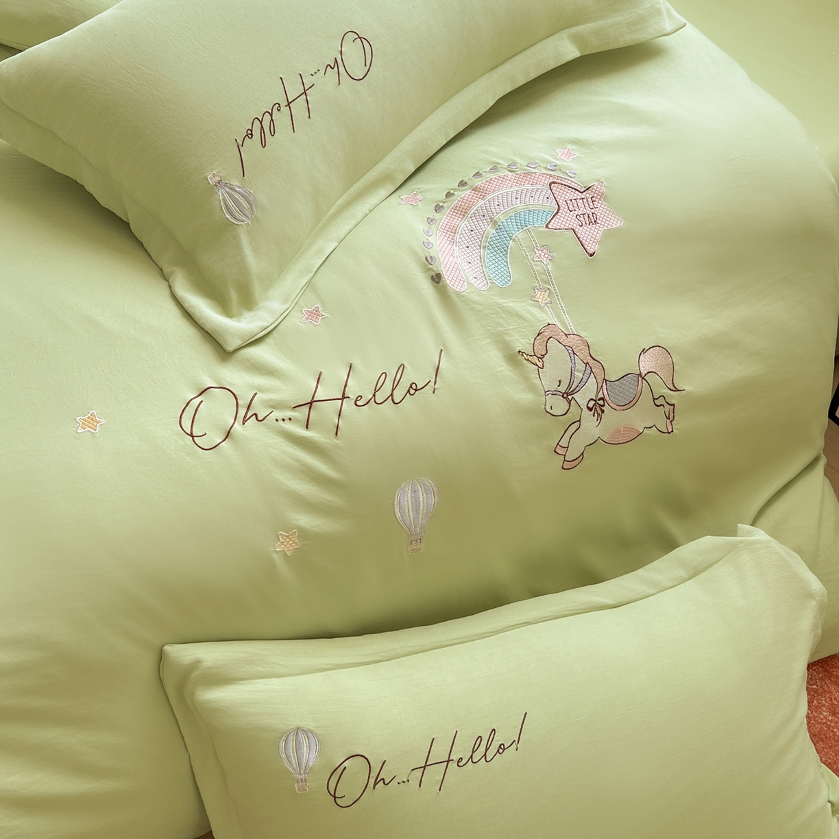 91家纺网 家纺一手货源 找家纺 文黛家居 2025新款高克重水洗棉绣花四件套-彩虹牧马 彩虹牧马-果绿