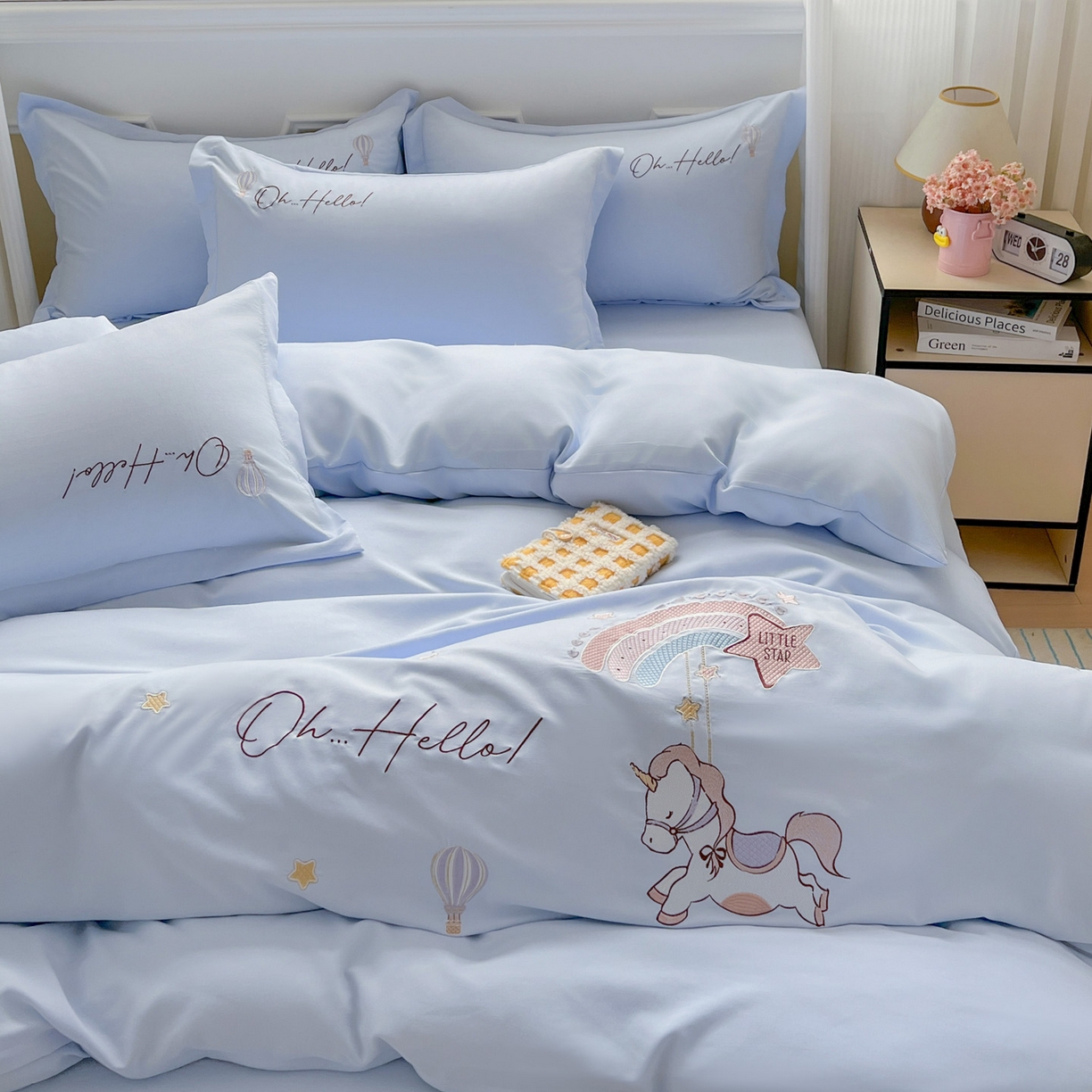 91家纺网 家纺一手货源 找家纺 文黛家居 2025新款高克重水洗棉绣花四件套-彩虹牧马 彩虹牧马-浅蓝