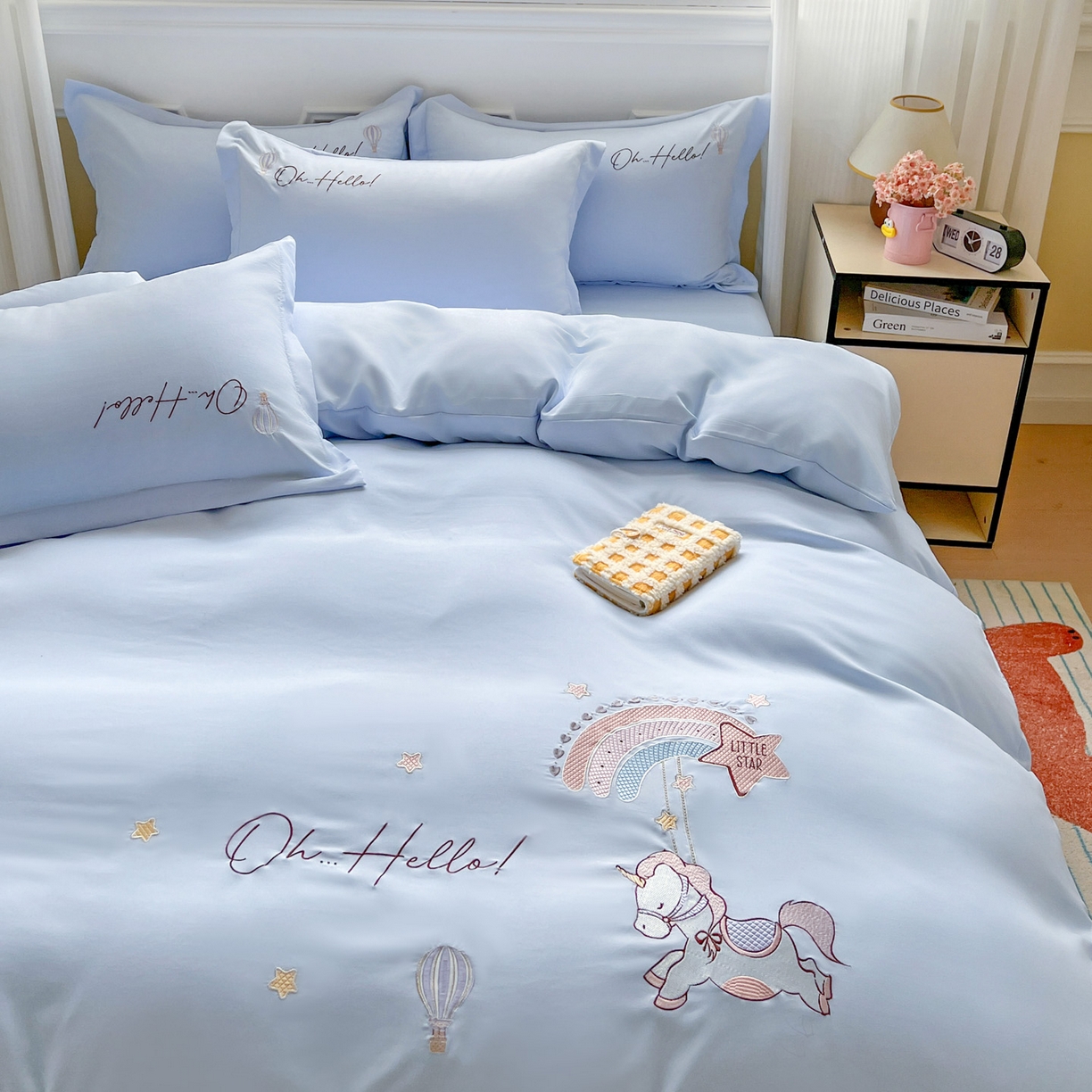 91家纺网 家纺一手货源 找家纺 文黛家居 2025新款高克重水洗棉绣花四件套-彩虹牧马 彩虹牧马-浅蓝