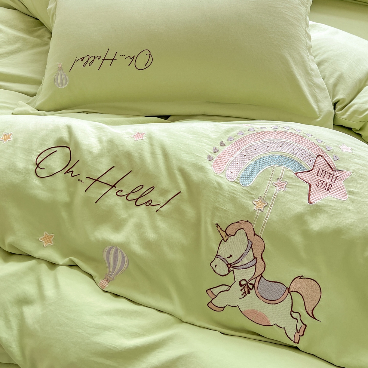 91家纺网 家纺一手货源 找家纺 文黛家居 2025新款高克重水洗棉绣花四件套-彩虹牧马 彩虹牧马-果绿