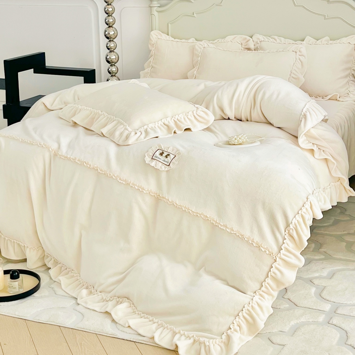 91家纺网 家纺一手货源 找家纺 庭笙 2025新款少女粉浪漫花边加厚牛奶绒床裙四件套-苏韵清风 苏韵清风-米