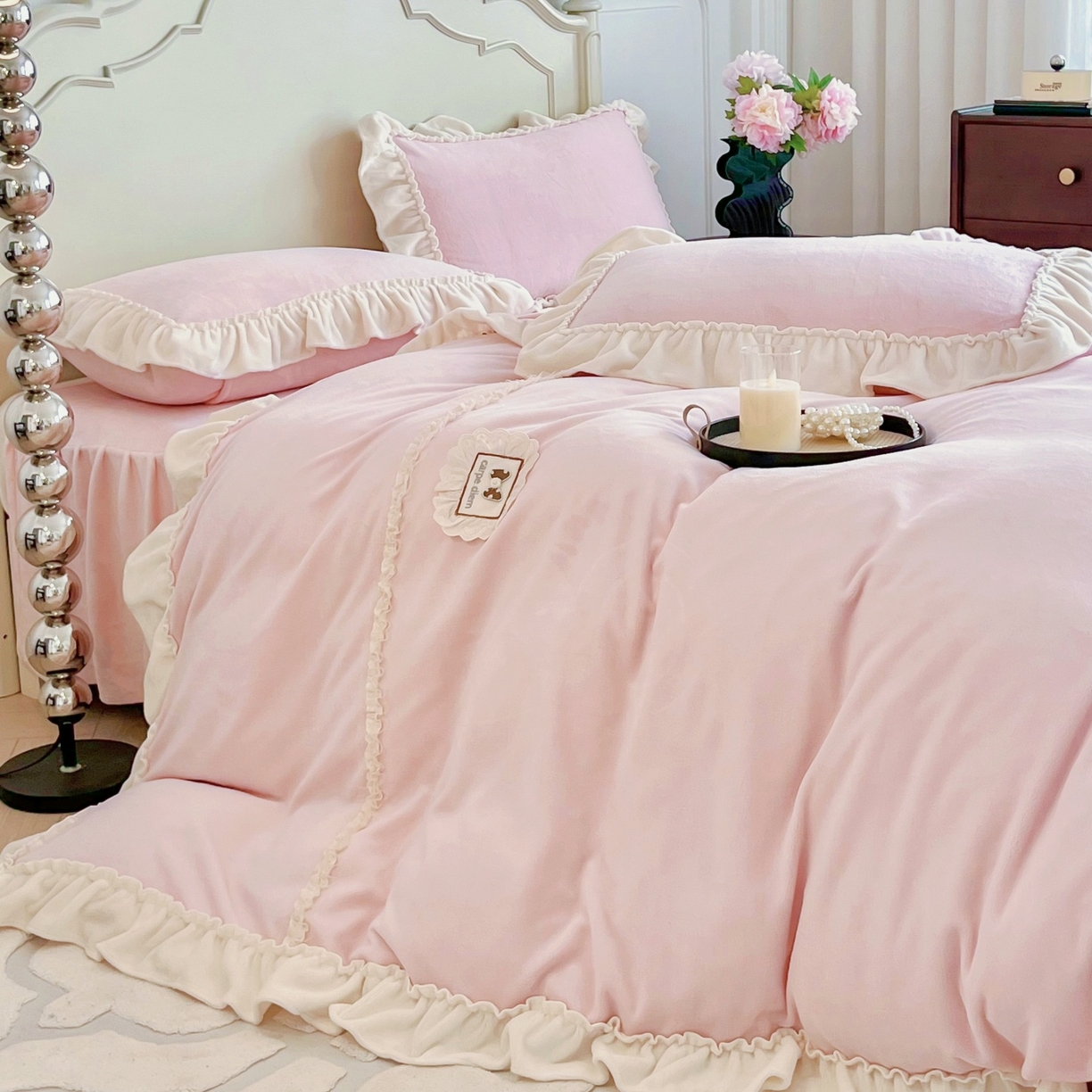 91家纺网 家纺一手货源 找家纺 庭笙 2025新款少女粉浪漫花边加厚牛奶绒床裙四件套-苏韵清风 苏韵清风-粉