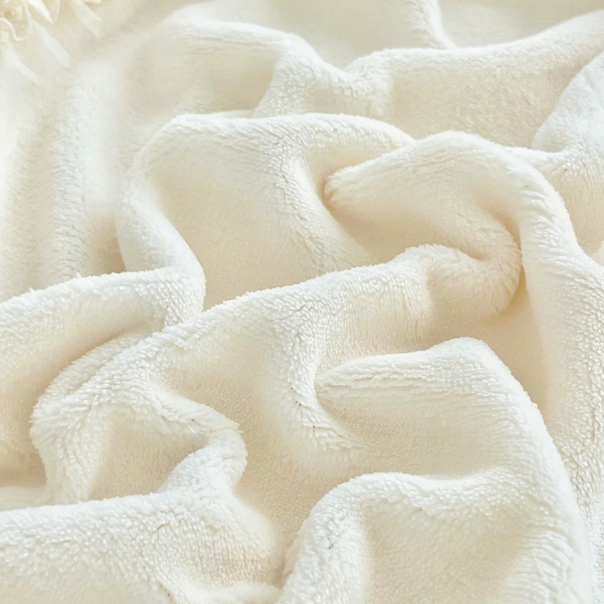 91家纺网 家纺一手货源 找家纺 庭笙 2025新款少女粉浪漫花边加厚牛奶绒床裙四件套-苏韵清风 苏韵清风-米