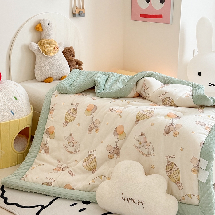 91家纺网 家纺一手货源 找家纺 嗨生活 2025新款森林系原创儿童全棉双层纱春秋被冬被幼儿园被子 缤纷马戏团