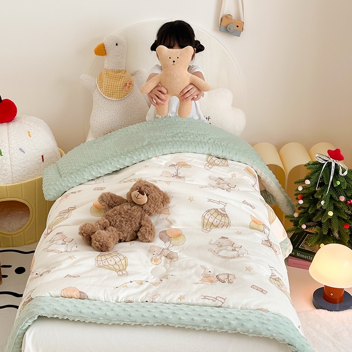 91家纺网 家纺一手货源 找家纺 嗨生活 2025新款森林系原创儿童全棉双层纱春秋被冬被幼儿园被子 缤纷马戏团