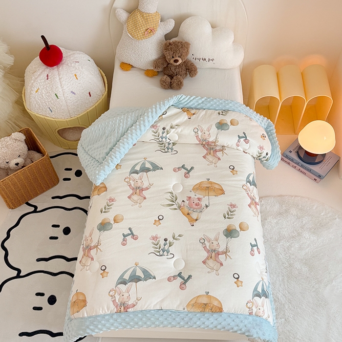 91家纺网 家纺一手货源 找家纺 嗨生活 2025新款森林系原创儿童全棉双层纱春秋被冬被幼儿园被子 雨伞小猪