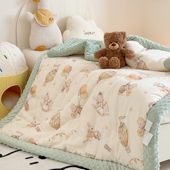 91家纺网 家纺一手货源 找家纺 嗨生活 2025新款森林系原创儿童全棉双层纱春秋被冬被幼儿园被子 缤纷马戏团