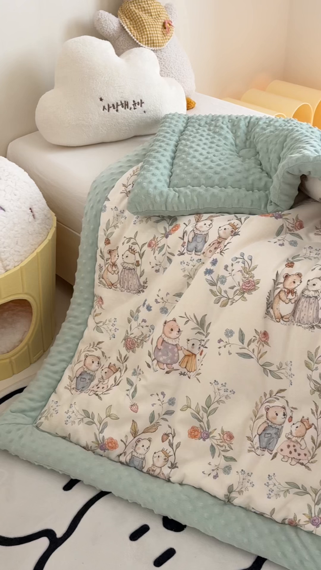 91家纺网 家纺一手货源 找家纺 嗨生活 2025新款森林系原创儿童全棉双层纱春秋被冬被幼儿园被子 小熊花园
