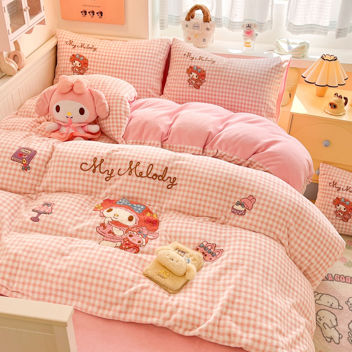 91家纺网 家纺一手货源 找家纺 暮思家居 2025新款正版授权高端毛巾绣绣花牛奶绒三丽鸥四件套 毛巾绣-美乐蒂