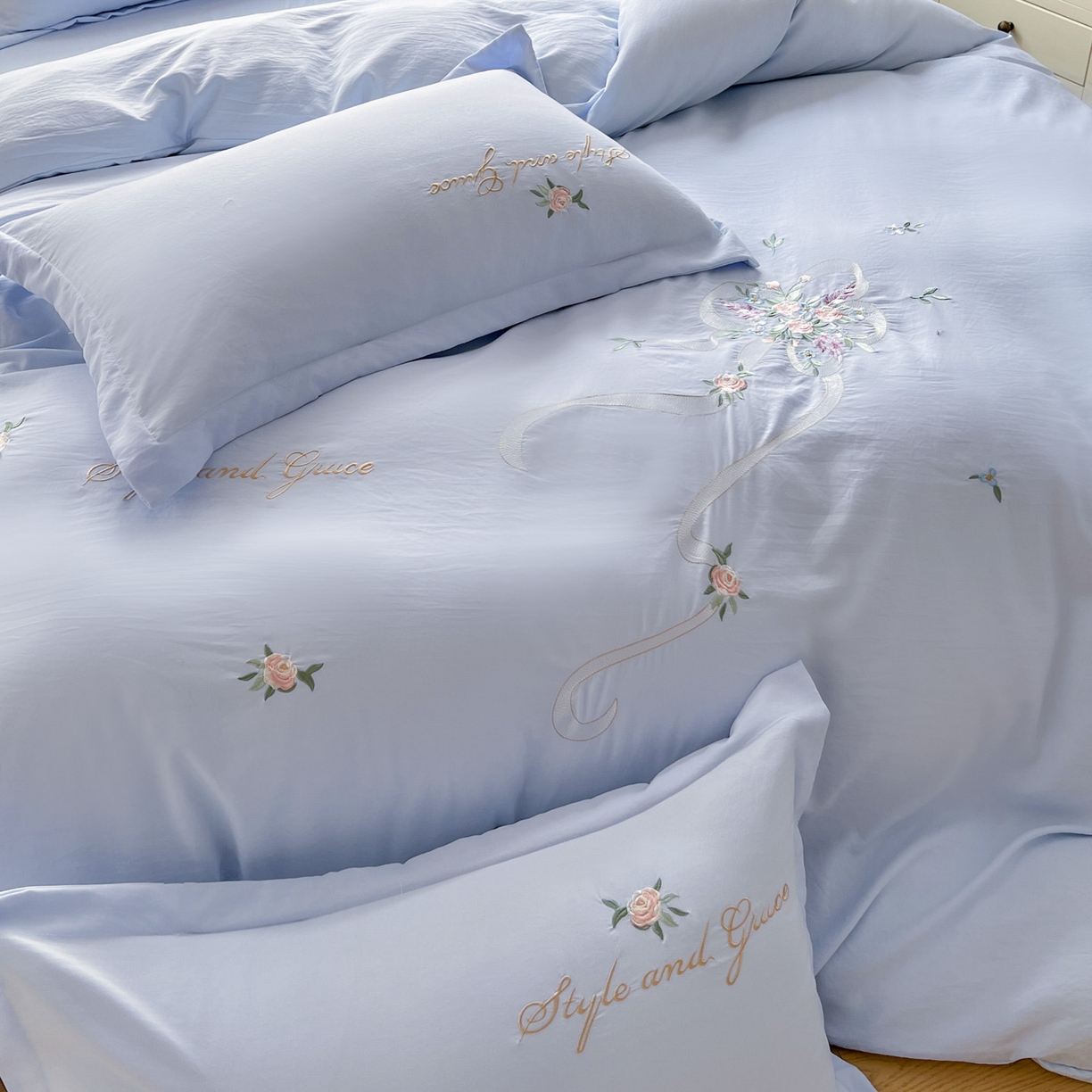 91家纺网 家纺一手货源 找家纺 文黛家居 2025新款高克重水洗棉绣花四件套-铃兰 铃兰-浅蓝