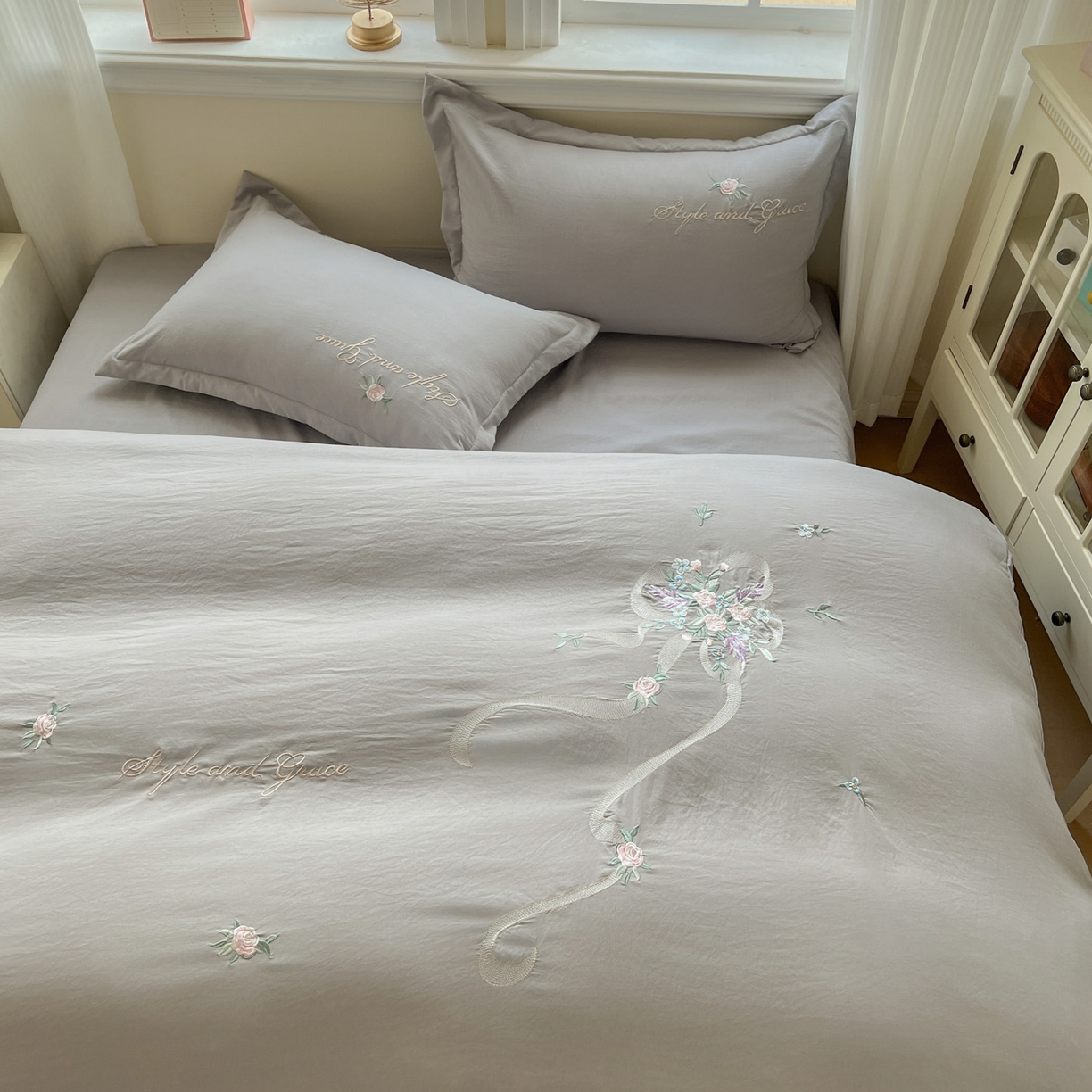 91家纺网 家纺一手货源 找家纺 文黛家居 2025新款高克重水洗棉绣花四件套-铃兰 铃兰-灰