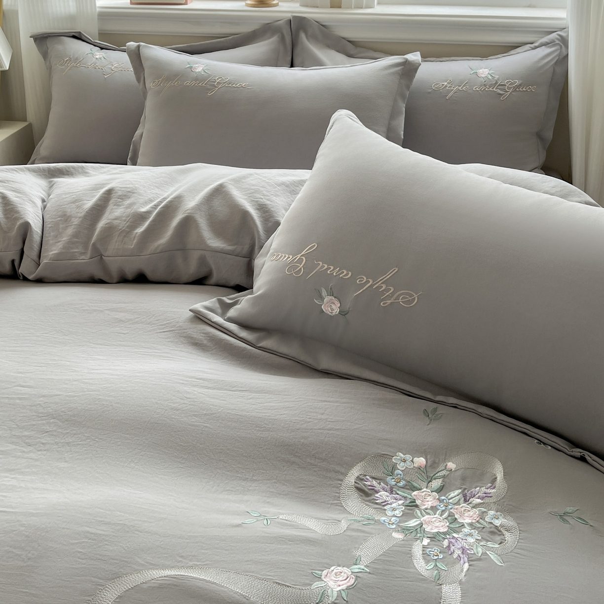 91家纺网 家纺一手货源 找家纺 文黛家居 2025新款高克重水洗棉绣花四件套-铃兰 铃兰-灰