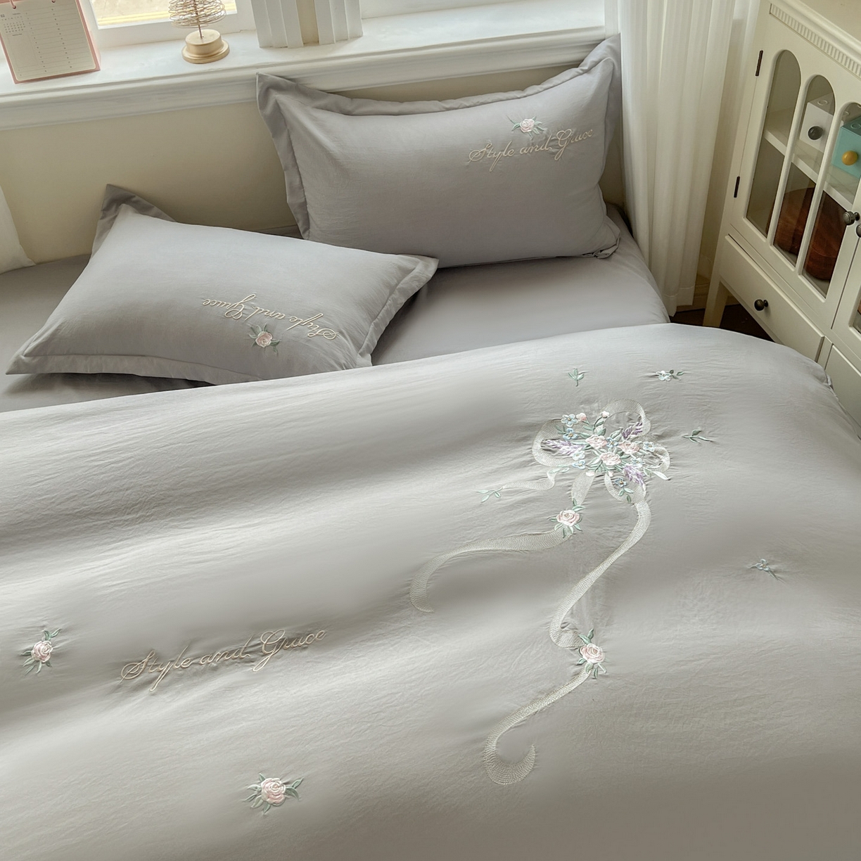 91家纺网 家纺一手货源 找家纺 文黛家居 2025新款高克重水洗棉绣花四件套-铃兰 铃兰-灰