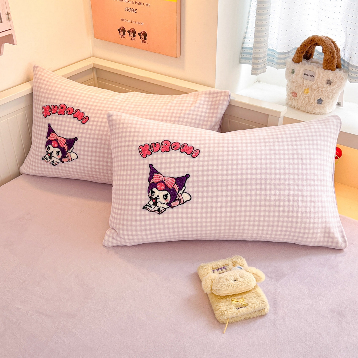 91家纺网 家纺一手货源 找家纺 暮思家居 2025新款正版授权高端毛巾绣绣花牛奶绒三丽鸥四件套 毛巾绣-美美库洛米