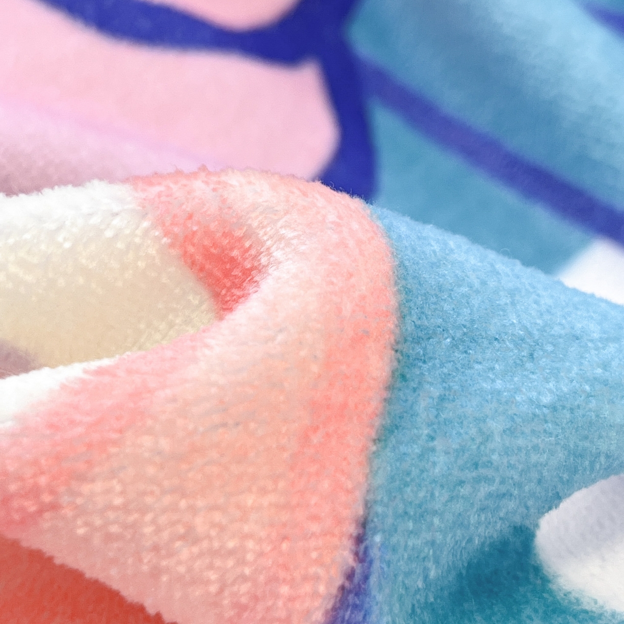 91家纺网 家纺一手货源 找家纺 暮思家居 2025新款正版授权小马宝莉大阪数码印花高克重加厚保暖牛奶绒四件套 绒大版-甜甜圈碧琪