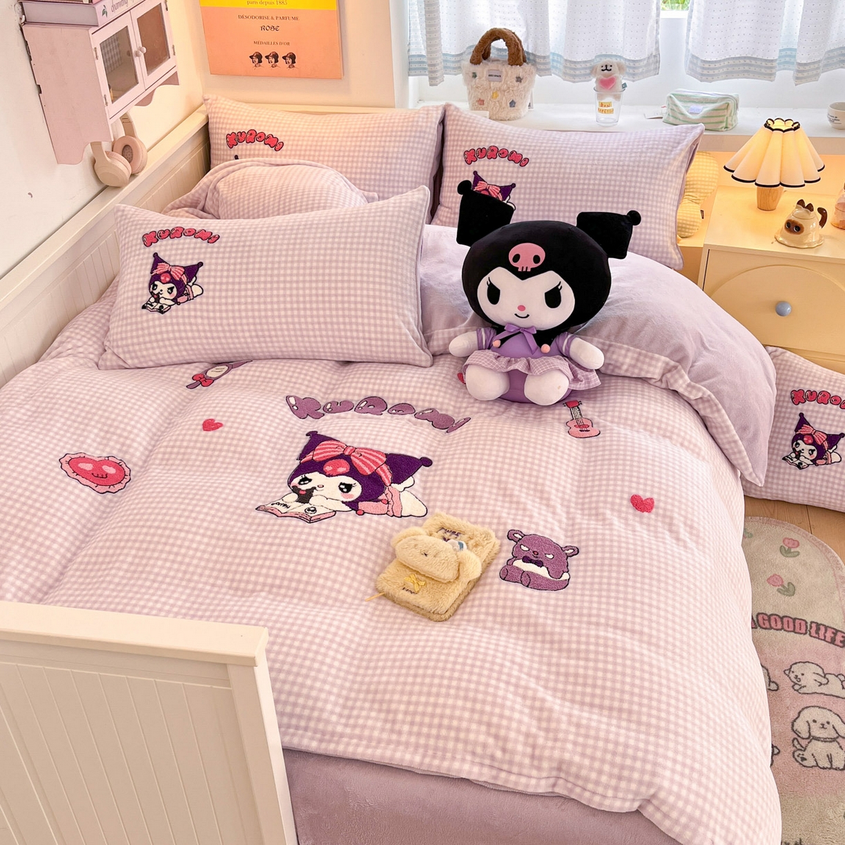 91家纺网 家纺一手货源 找家纺 暮思家居 2025新款正版授权高端毛巾绣绣花牛奶绒三丽鸥四件套 毛巾绣-美美库洛米