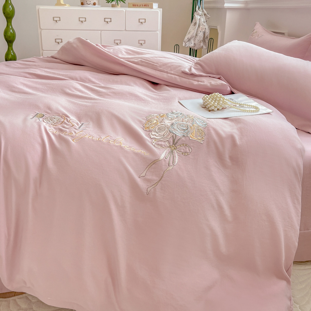 91家纺网 家纺一手货源 找家纺 文黛家居 2025新款高克重水洗棉绣花四件套-玫瑰之恋 玫瑰之恋-粉