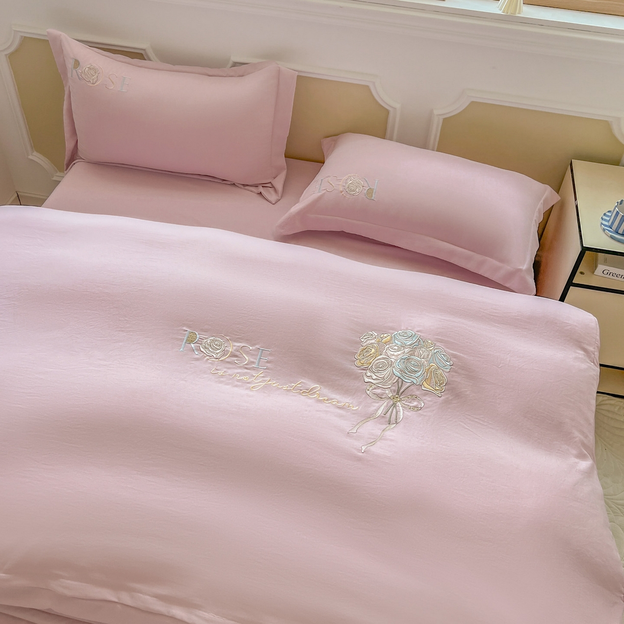 91家纺网 家纺一手货源 找家纺 文黛家居 2025新款高克重水洗棉绣花四件套-玫瑰之恋 玫瑰之恋-粉