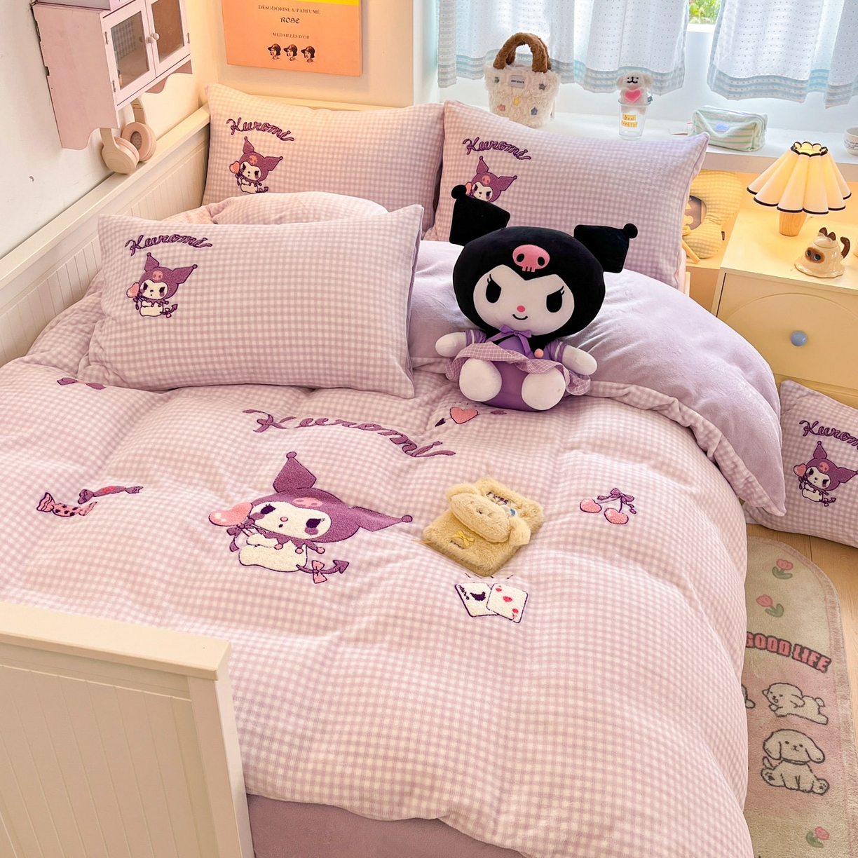 91家纺网 家纺一手货源 找家纺 暮思家居 2025新款正版授权高端毛巾绣绣花牛奶绒三丽鸥四件套 毛巾绣-气球库洛米