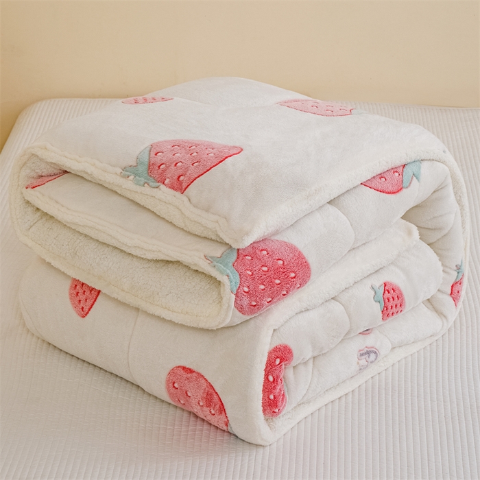 91家纺网 家纺一手货源 找家纺 曼町家居 2025新款加厚升级款雪花绒印花冬被 被子被芯 草莓牛奶