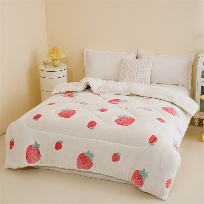 91家纺网 家纺一手货源 找家纺 曼町家居 2025新款加厚升级款雪花绒印花冬被 被子被芯 草莓牛奶