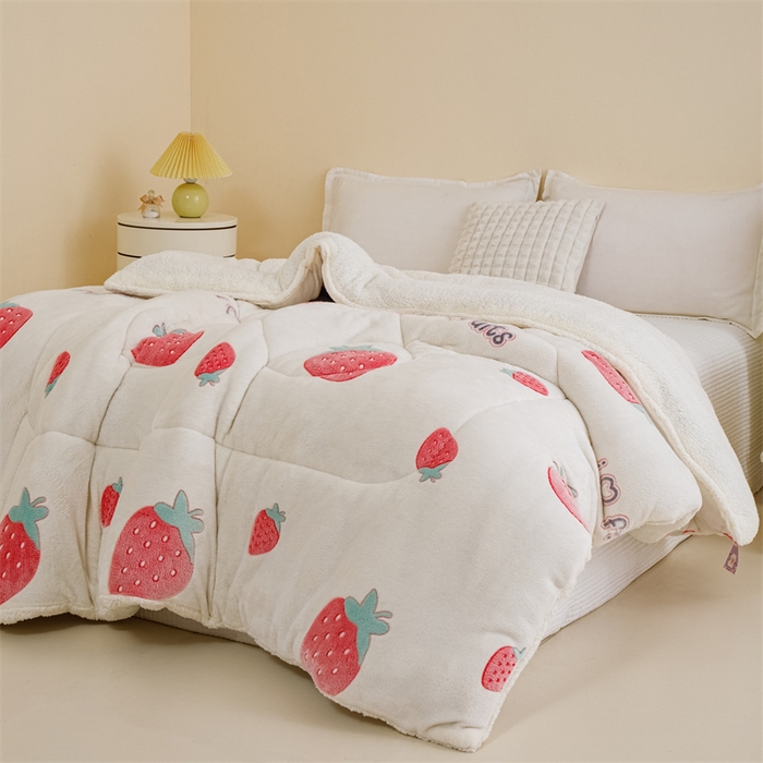 91家纺网 家纺一手货源 找家纺 曼町家居 2025新款加厚升级款雪花绒印花冬被 被子被芯 草莓牛奶