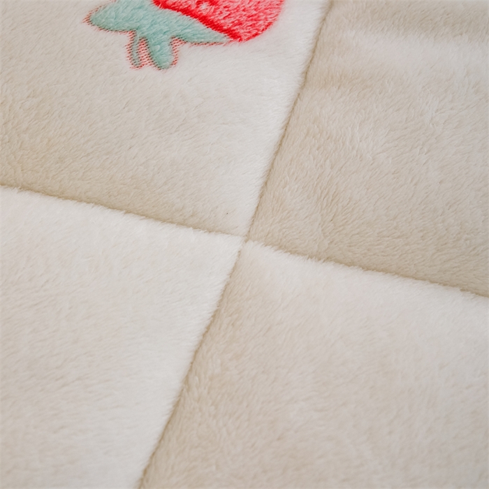 91家纺网 家纺一手货源 找家纺 曼町家居 2025新款加厚升级款雪花绒印花冬被 被子被芯 草莓牛奶