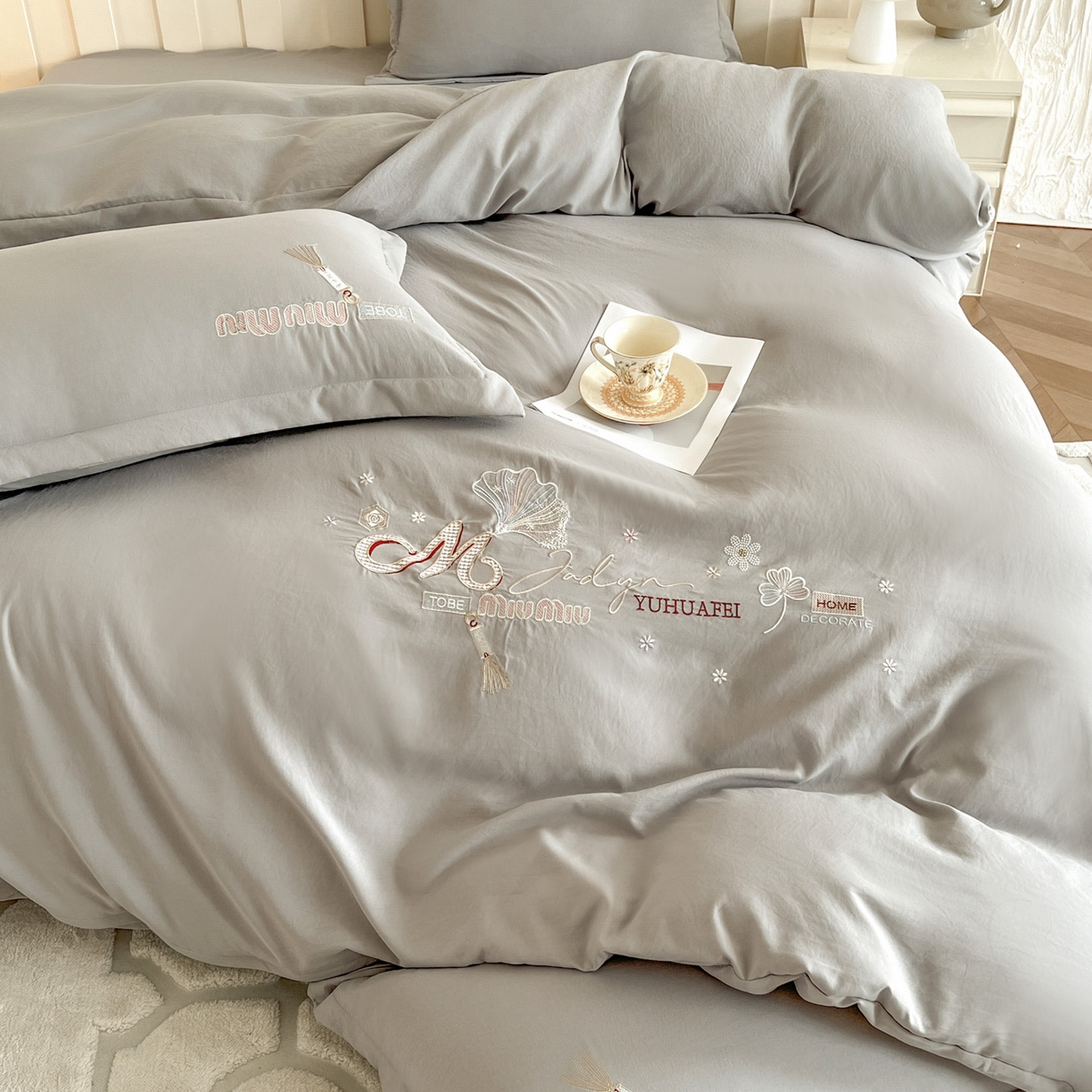 91家纺网 家纺一手货源 找家纺 文黛家居 2025新款高克重水洗棉绣花四件套-梦恋 梦恋-灰