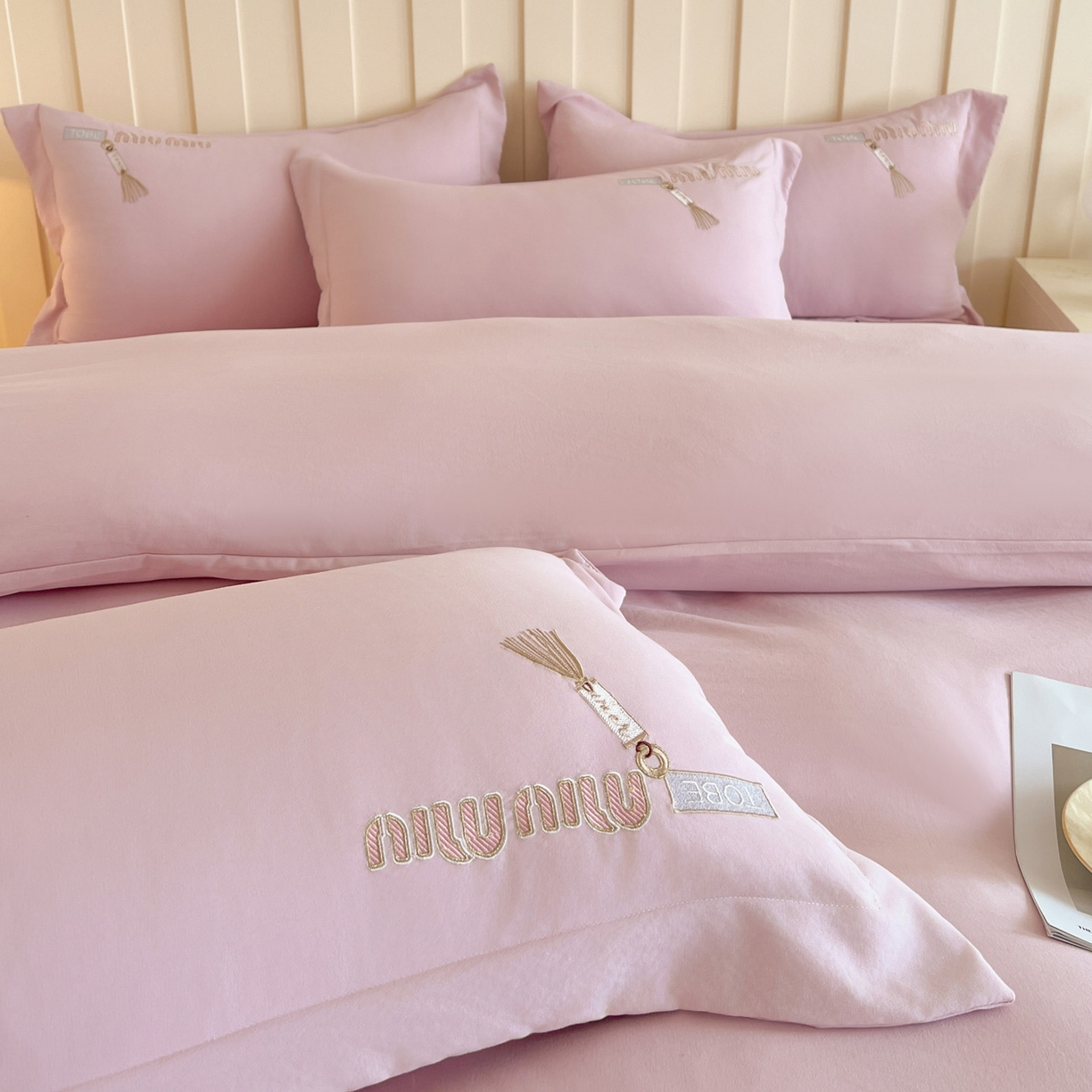 91家纺网 家纺一手货源 找家纺 文黛家居 2025新款高克重水洗棉绣花四件套-梦恋 梦恋-粉