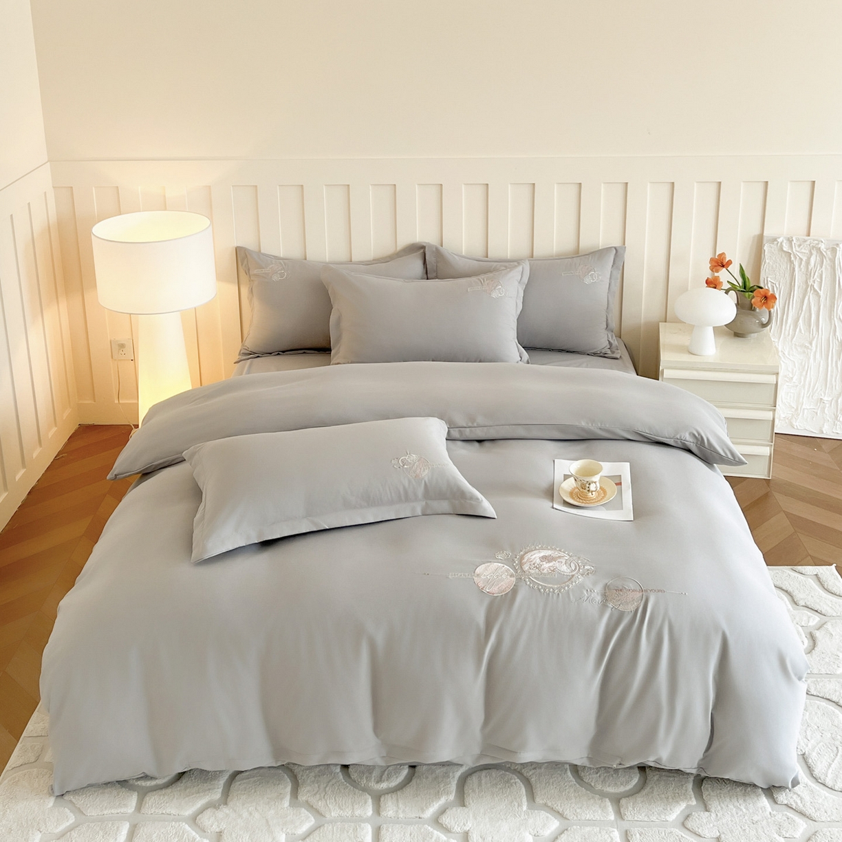 91家纺网 家纺一手货源 找家纺 文黛家居 2025新款高克重水洗棉绣花四件套-奢侈生活 奢侈生活-灰