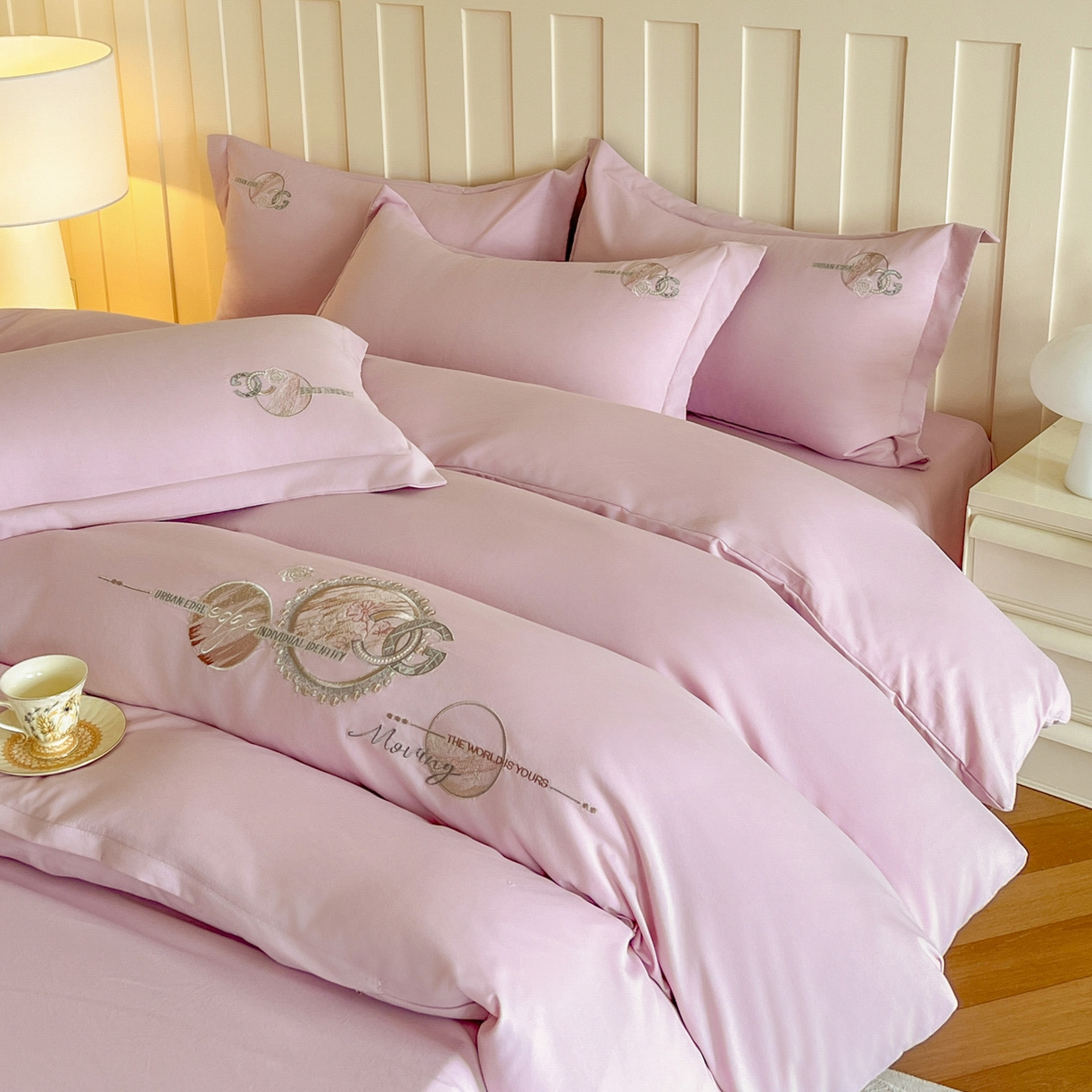 91家纺网 家纺一手货源 找家纺 文黛家居 2025新款高克重水洗棉绣花四件套-奢侈生活 奢侈生活-粉