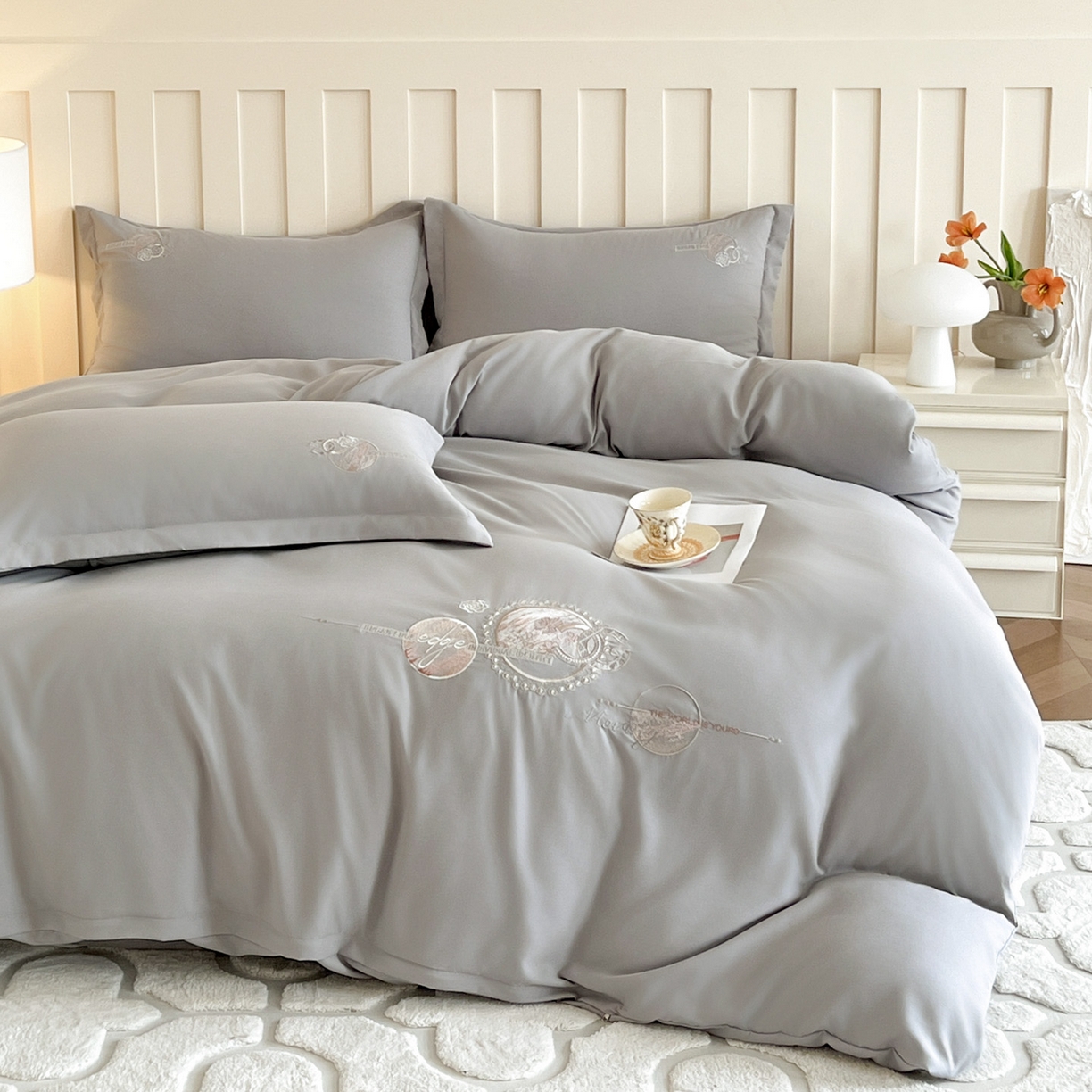 91家纺网 家纺一手货源 找家纺 文黛家居 2025新款高克重水洗棉绣花四件套-奢侈生活 奢侈生活-灰