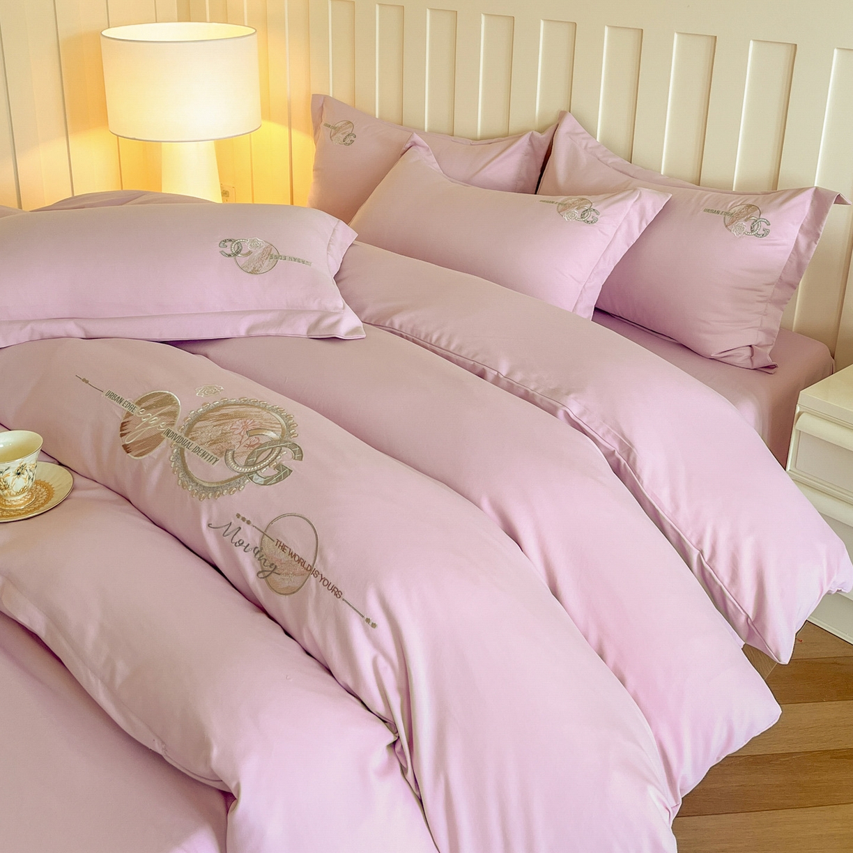 91家纺网 家纺一手货源 找家纺 文黛家居 2025新款高克重水洗棉绣花四件套-奢侈生活 奢侈生活-粉