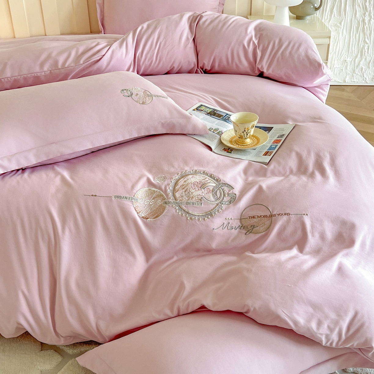 91家纺网 家纺一手货源 找家纺 文黛家居 2025新款高克重水洗棉绣花四件套-奢侈生活 奢侈生活-粉