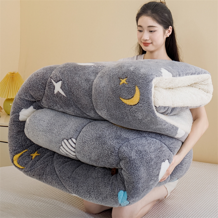 91家纺网 家纺一手货源 找家纺 曼町家居 2025新款加厚升级款雪花绒印花冬被 被子被芯 灰色星空