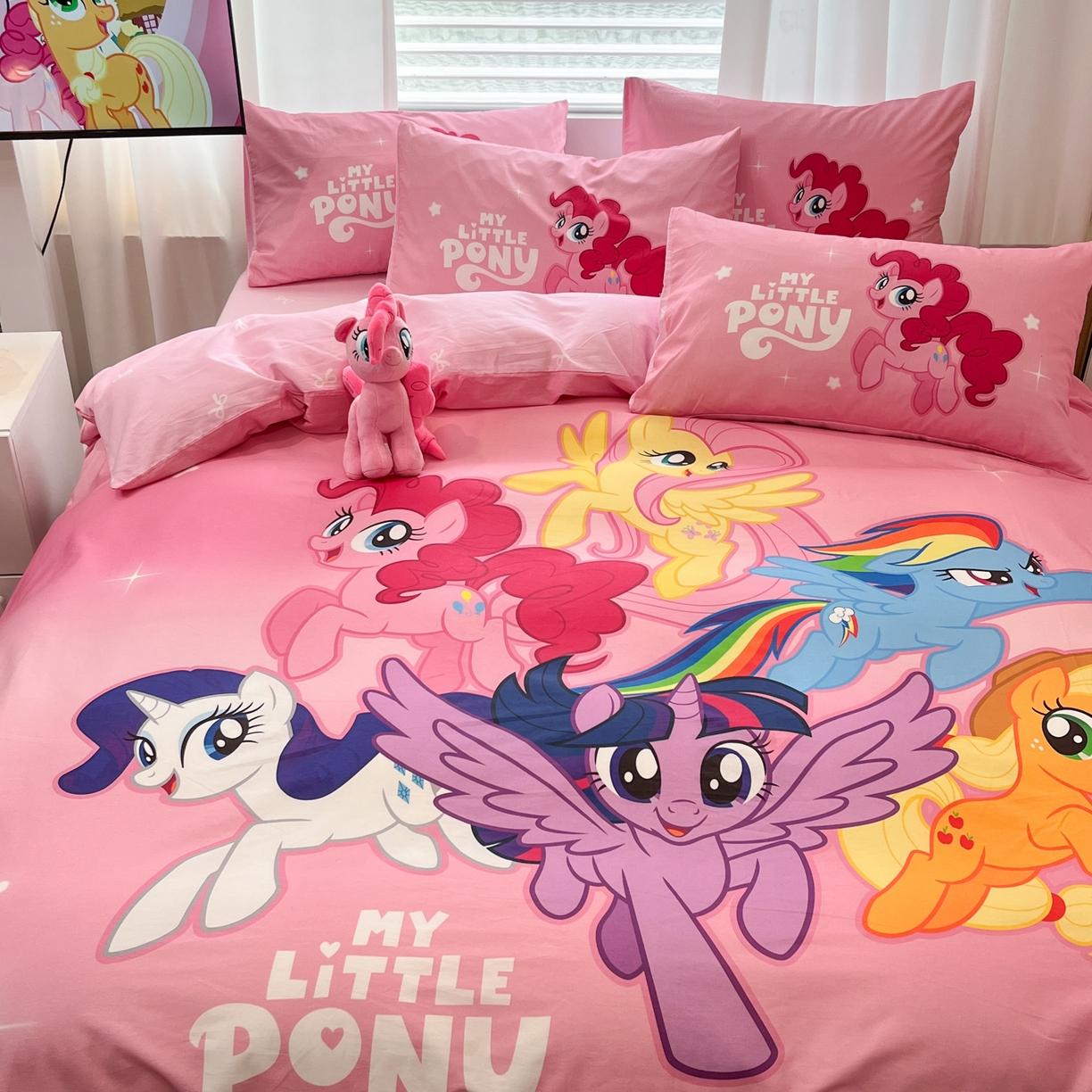 91家纺网 家纺一手货源 找家纺 暮思家居 2025新款正版授权小马宝莉大版全棉数码印花纯棉四件套 大版-宝莉大家族