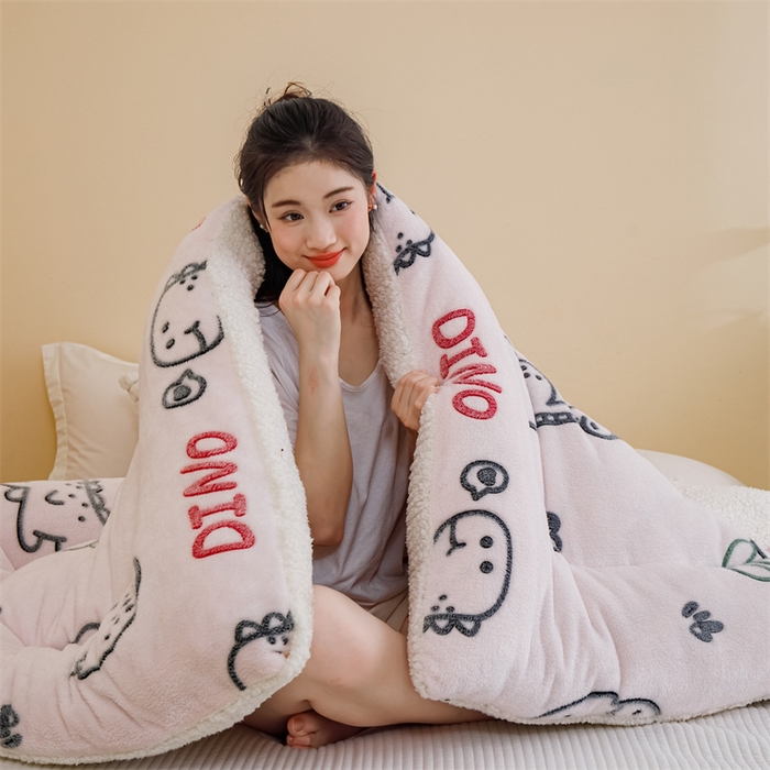 91家纺网 家纺一手货源 找家纺 曼町家居 2025新款加厚升级款雪花绒印花冬被 被子被芯 恐龙乐园