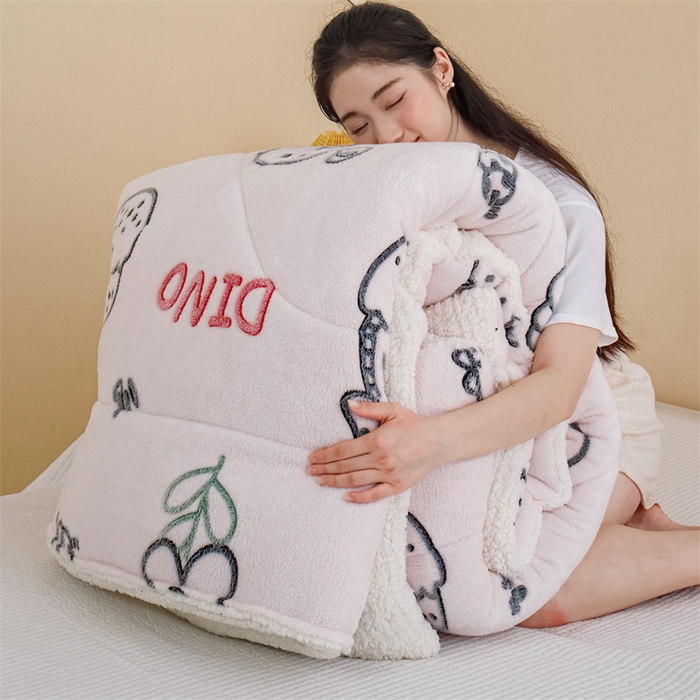 91家纺网 家纺一手货源 找家纺 曼町家居 2025新款加厚升级款雪花绒印花冬被 被子被芯 恐龙乐园