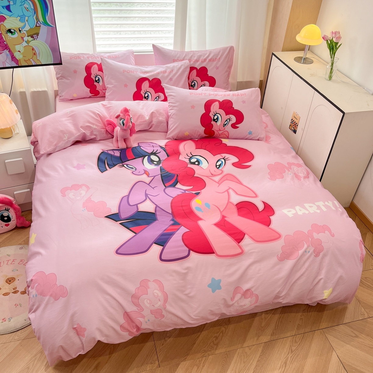 91家纺网 家纺一手货源 找家纺 暮思家居 2025新款正版授权小马宝莉大版全棉数码印花纯棉四件套 大版-宝莉女孩