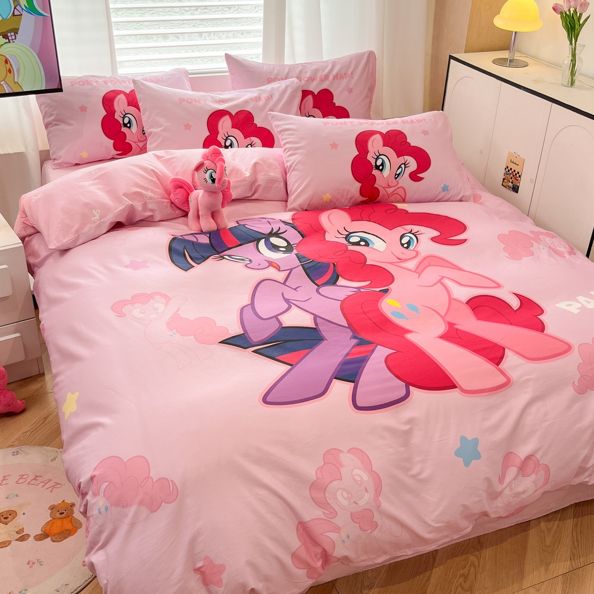 91家纺网 家纺一手货源 找家纺 暮思家居 2025新款正版授权小马宝莉大版全棉数码印花纯棉四件套 大版-宝莉女孩