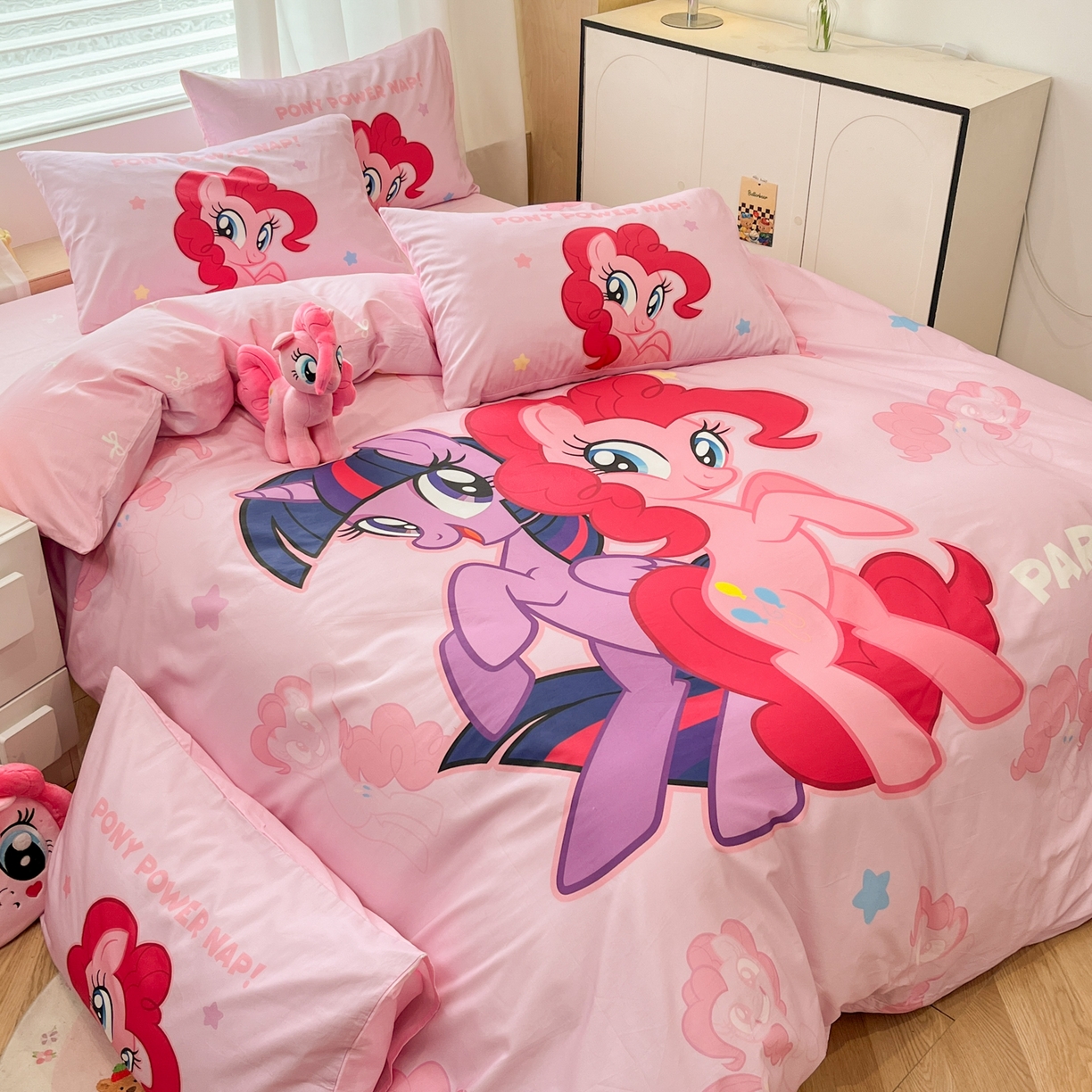 91家纺网 家纺一手货源 找家纺 暮思家居 2025新款正版授权小马宝莉大版全棉数码印花纯棉四件套 大版-宝莉女孩