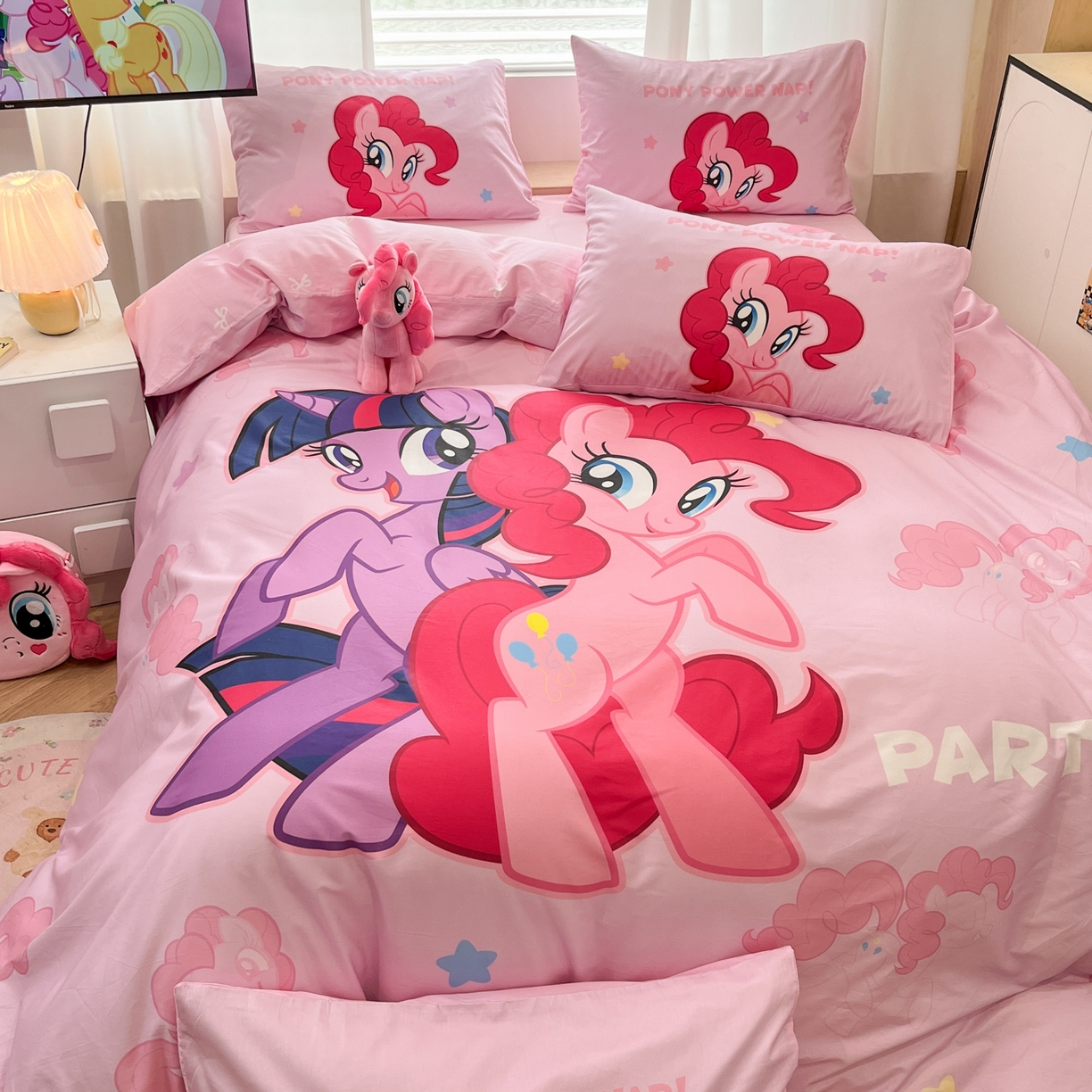 91家纺网 家纺一手货源 找家纺 暮思家居 2025新款正版授权小马宝莉大版全棉数码印花纯棉四件套 大版-宝莉女孩