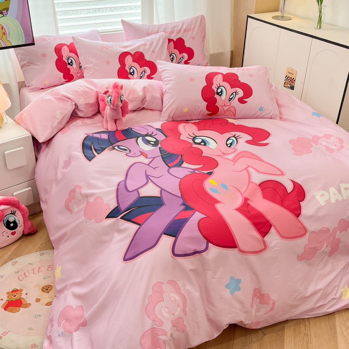 91家纺网 家纺一手货源 找家纺 暮思家居 2025新款正版授权小马宝莉大版全棉数码印花纯棉四件套 大版-宝莉女孩