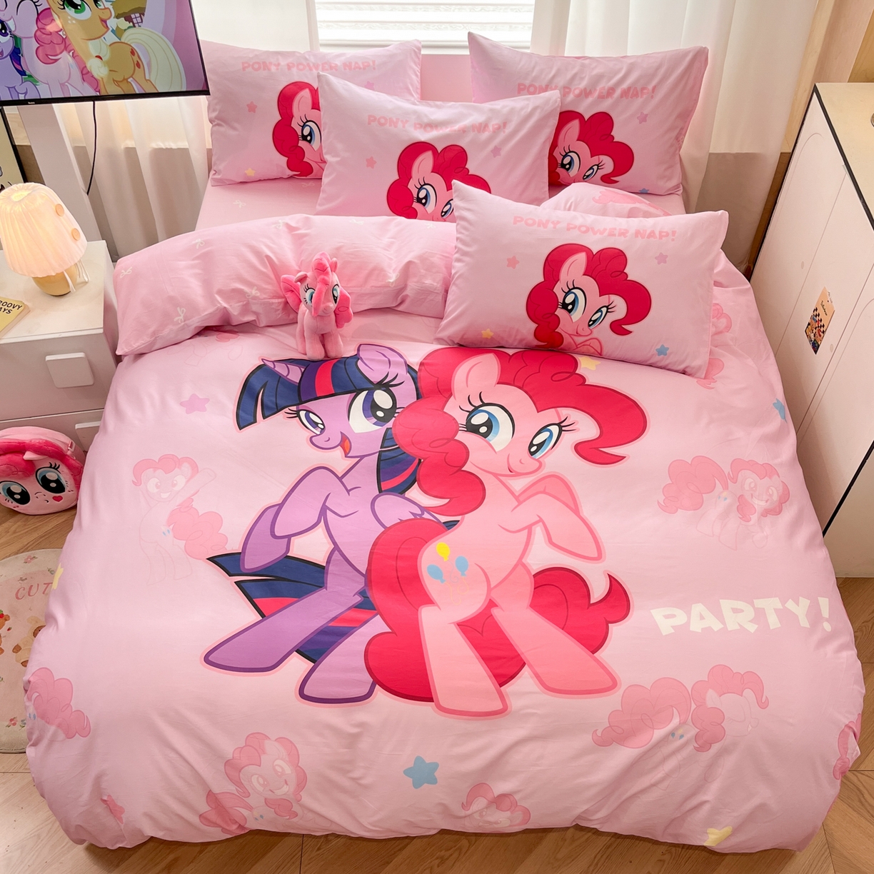 91家纺网 家纺一手货源 找家纺 暮思家居 2025新款正版授权小马宝莉大版全棉数码印花纯棉四件套 大版-宝莉女孩