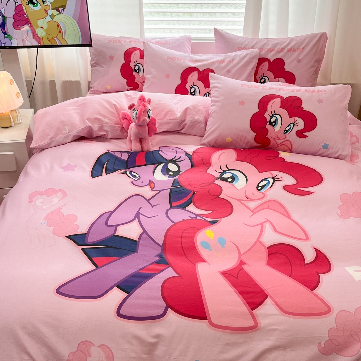 91家纺网 家纺一手货源 找家纺 暮思家居 2025新款正版授权小马宝莉大版全棉数码印花纯棉四件套 大版-宝莉女孩