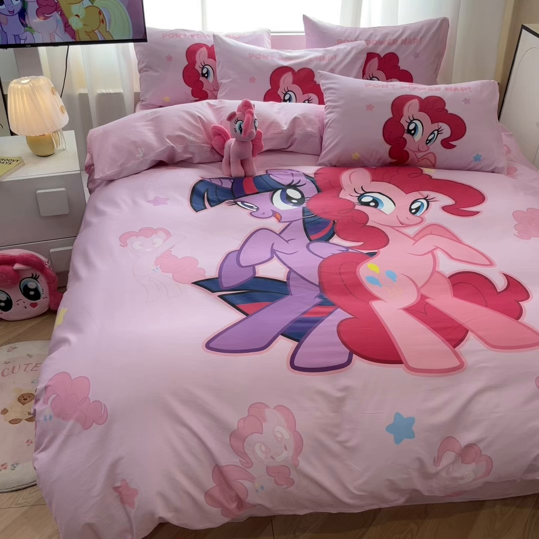 91家纺网 家纺一手货源 找家纺 暮思家居 2025新款正版授权小马宝莉大版全棉数码印花纯棉四件套 大版-宝莉女孩