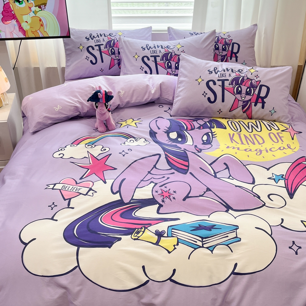 91家纺网 家纺一手货源 找家纺 暮思家居 2025新款正版授权小马宝莉大版全棉数码印花纯棉四件套 大版-梦幻紫悦