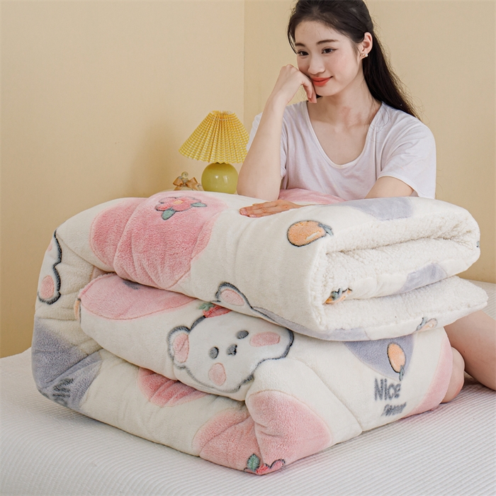 91家纺网 家纺一手货源 找家纺 曼町家居 2025新款加厚升级款雪花绒印花冬被 被子被芯 甜蜜小熊