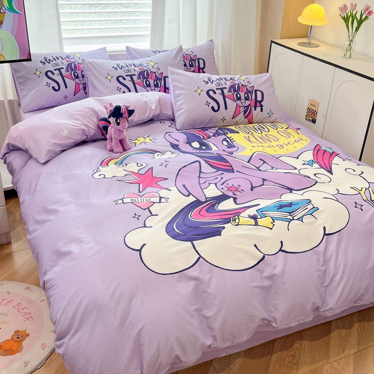 91家纺网 家纺一手货源 找家纺 暮思家居 2025新款正版授权小马宝莉大版全棉数码印花纯棉四件套 大版-梦幻紫悦